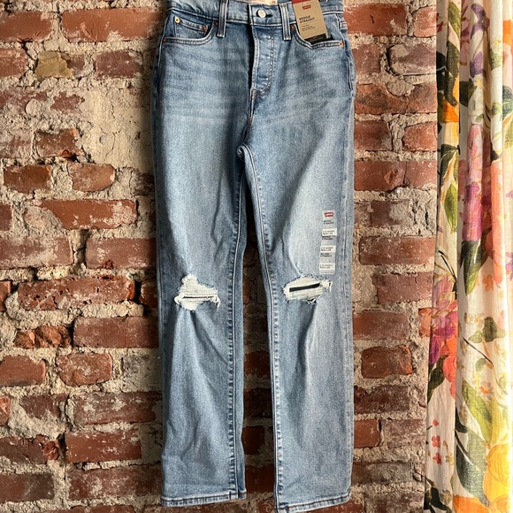 Levi's® Wedgie Destructed Straight Jeans NWT Light Wash - Picture 2 of 7